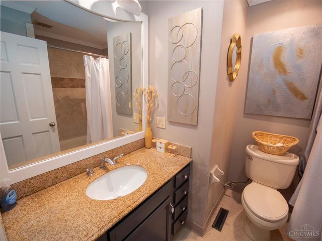 2 Hidden Hills Court, Fairfield, OH 45014