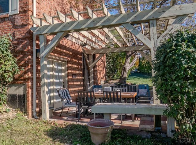 2 Hidden Hills Court, Fairfield, OH 45014