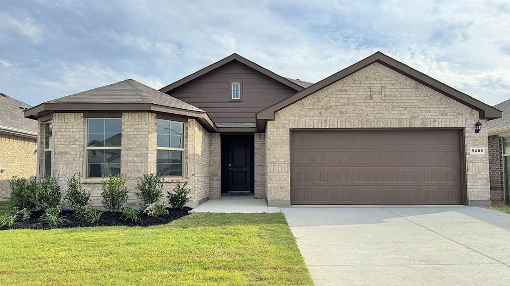 9409 MOUNTAIN PASS Drive, Fort Worth, TX 76108
