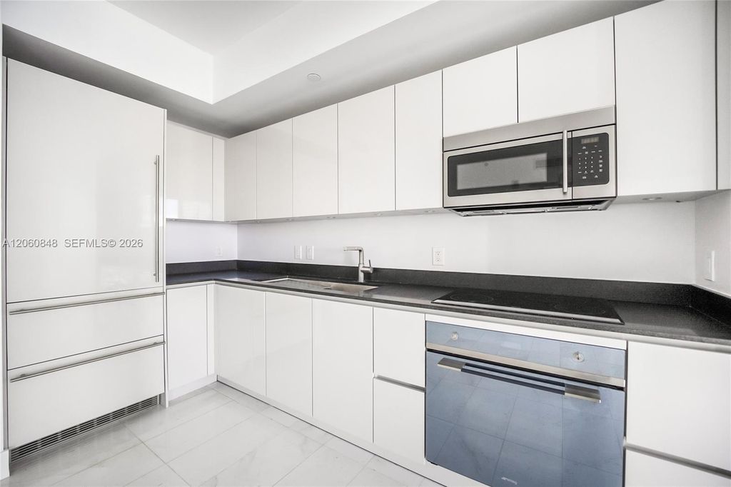 1010 Brickell Ave 2708, Miami, FL 33131