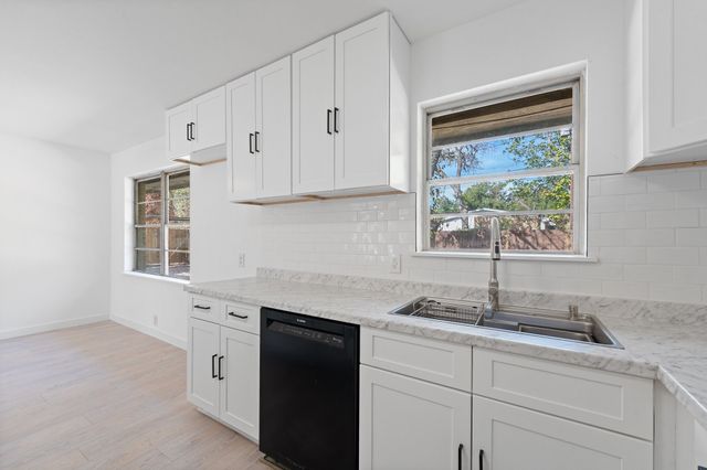 909 15th Street, Grand Prairie, TX 75050
