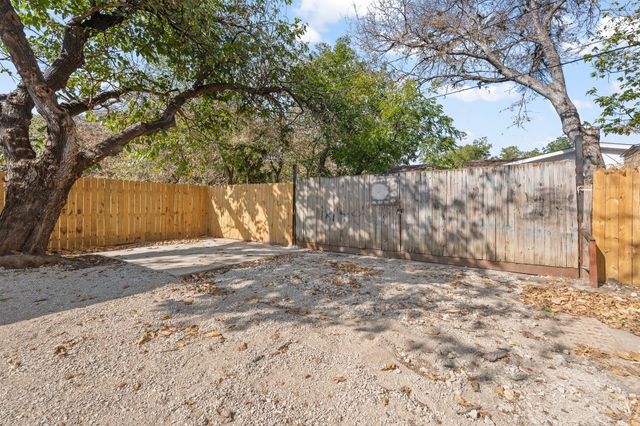 909 15th Street, Grand Prairie, TX 75050