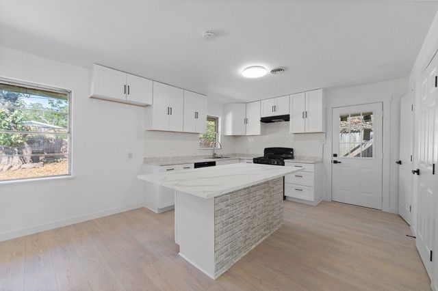 909 15th Street, Grand Prairie, TX 75050