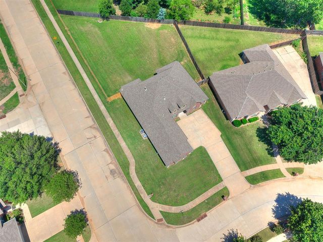 601 Summit Bend, Norman, OK 73071