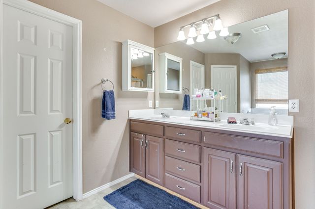 1020 Thistle Meade Circle, Burleson, TX 76028