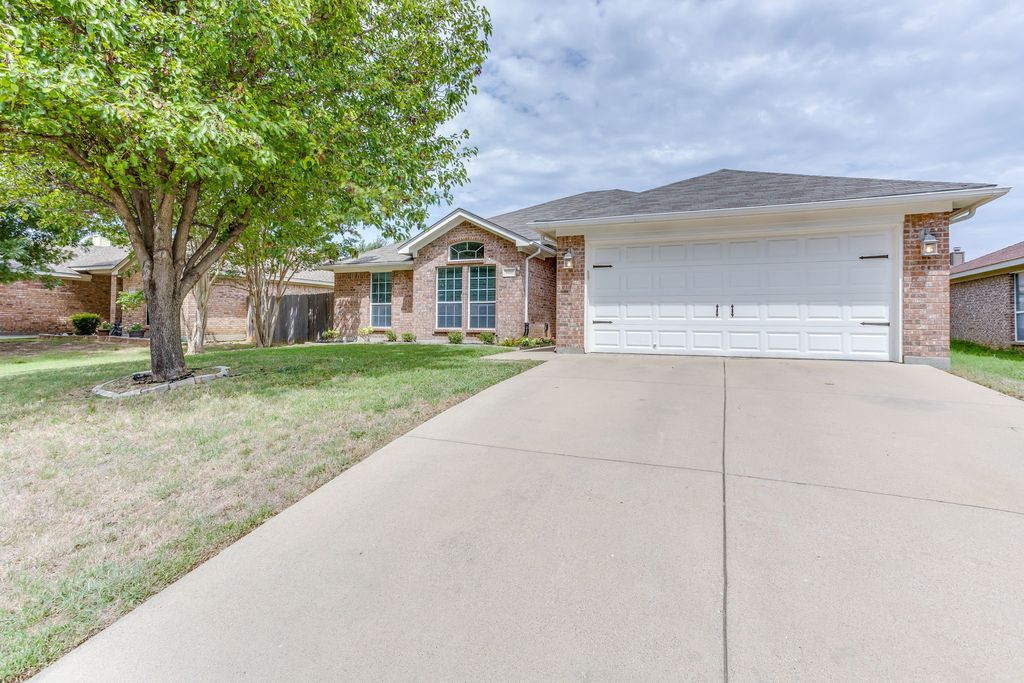 1020 Thistle Meade Circle, Burleson, TX 76028