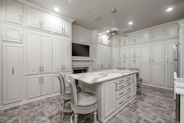 12 Darro Way, Hot Springs Village, AR 71909