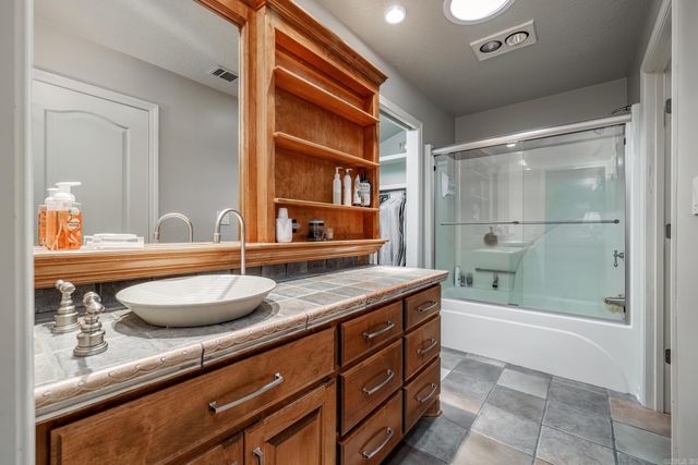 12 Darro Way, Hot Springs Village, AR 71909