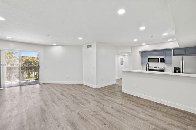 470 S Park Rd 7-307, Hollywood, FL 33021