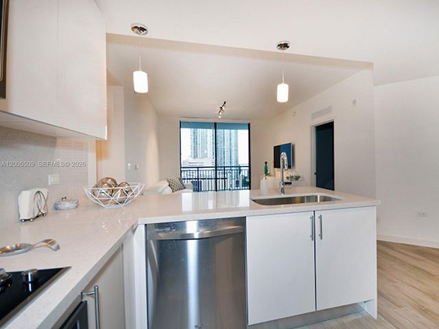 999 SW 1st Ave 1611, Miami, FL 33130