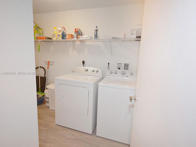 999 SW 1st Ave 1611, Miami, FL 33130