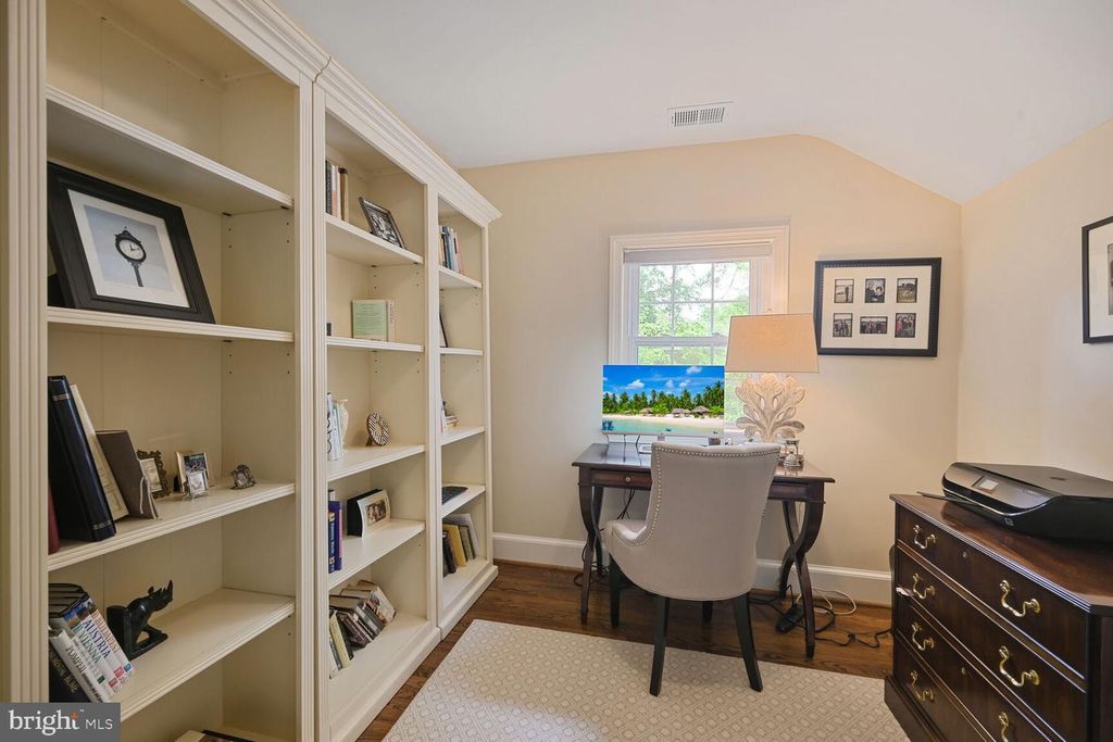 5600 VERNON PL, Bethesda, MD 20817