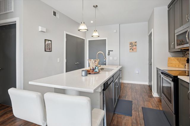 5609 SMU Boulevard 402, Dallas, TX 75206