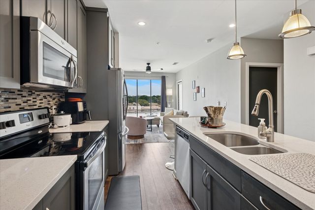 5609 SMU Boulevard 402, Dallas, TX 75206