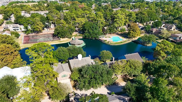 186 Old Bridge Lake, Houston, TX 77069