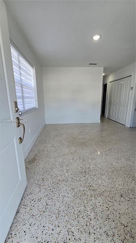 3306 SW 24th Ter ., Miami, FL 33145