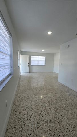 3306 SW 24th Ter ., Miami, FL 33145