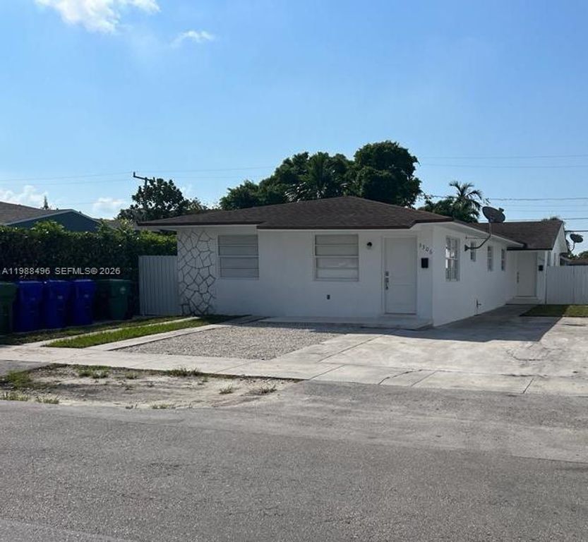 3306 SW 24th Ter ., Miami, FL 33145