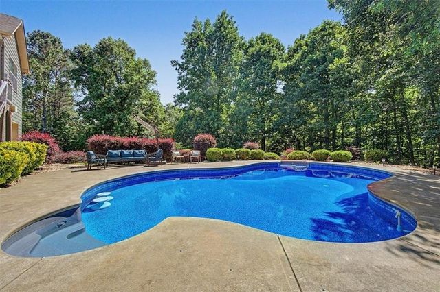 27 Roberson Drive NE, Cartersville, GA 30121
