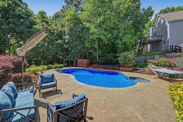 27 Roberson Drive NE, Cartersville, GA 30121