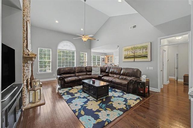 27 Roberson Drive NE, Cartersville, GA 30121