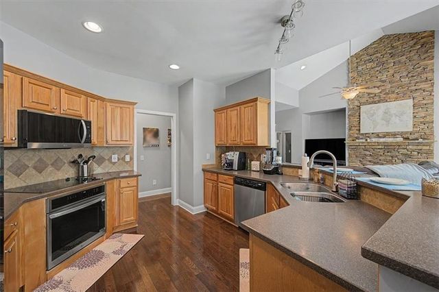 27 Roberson Drive NE, Cartersville, GA 30121