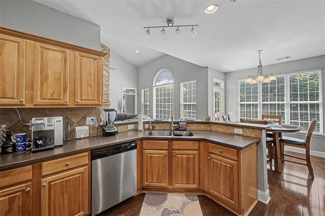 27 Roberson Drive NE, Cartersville, GA 30121