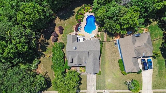 27 Roberson Drive NE, Cartersville, GA 30121