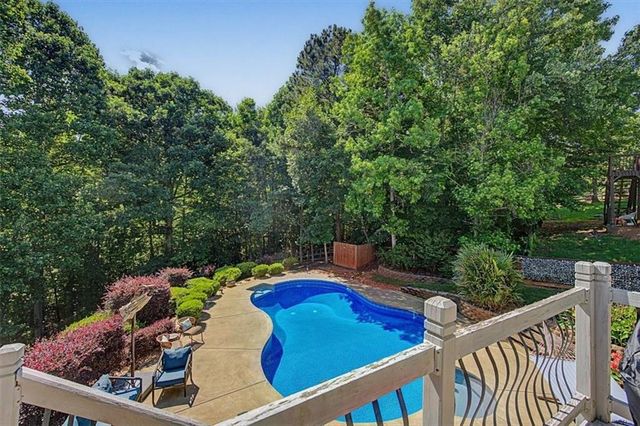 27 Roberson Drive NE, Cartersville, GA 30121