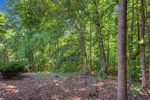 27 Roberson Drive NE, Cartersville, GA 30121