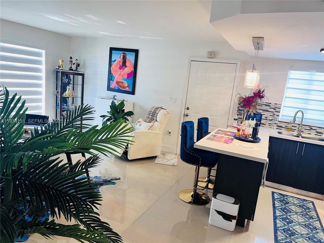 3101 SW 27th Ave 101, Miami, FL 33133