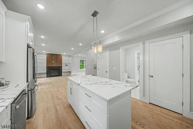 21 Willow Ave, Randolph Twp., NJ 07869