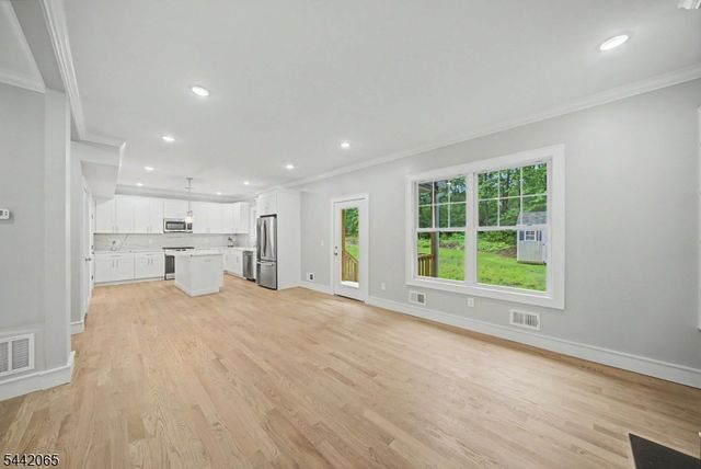 21 Willow Ave, Randolph Twp., NJ 07869