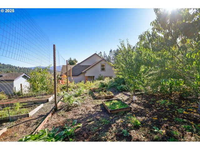 80916 LAJOIE Rd, Creswell, OR 97426