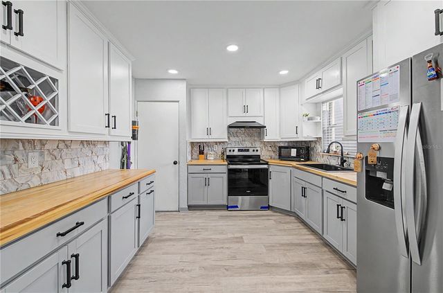 305 CORDOVA ROAD, Auburndale, FL 33823