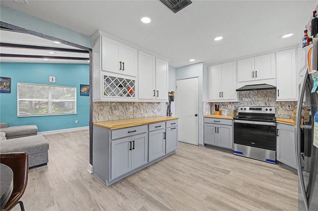 305 CORDOVA ROAD, Auburndale, FL 33823