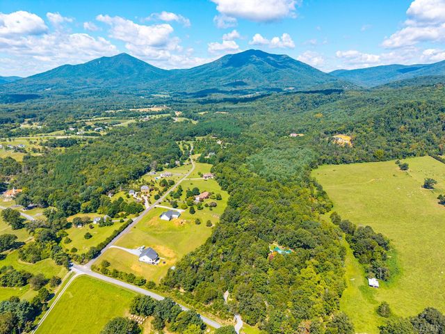 1101 Foxfire ln, Bedford, VA 24523