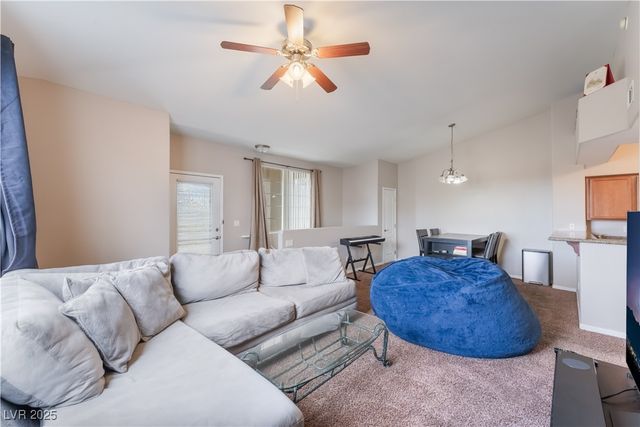 1609 Queen Victoria Street 201, Las Vegas, NV 89144