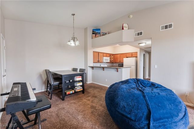 1609 Queen Victoria Street 201, Las Vegas, NV 89144