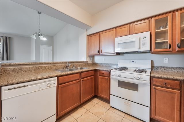 1609 Queen Victoria Street 201, Las Vegas, NV 89144