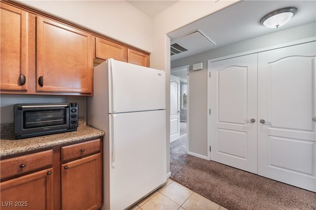 1609 Queen Victoria Street 201, Las Vegas, NV 89144