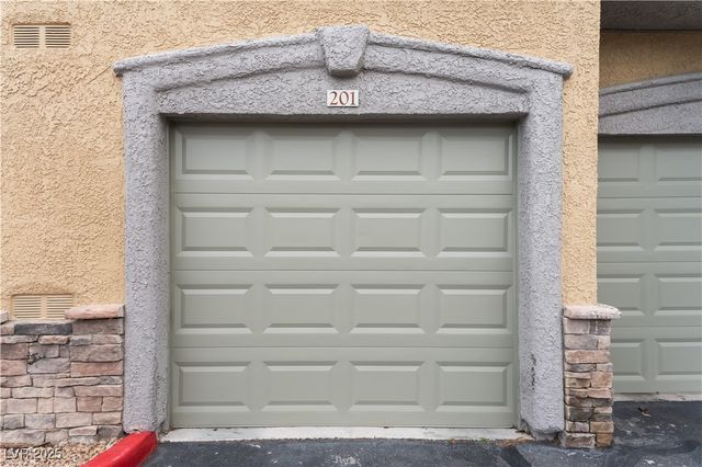 1609 Queen Victoria Street 201, Las Vegas, NV 89144