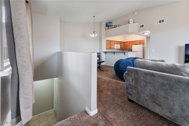 1609 Queen Victoria Street 201, Las Vegas, NV 89144