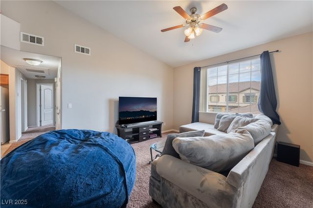 1609 Queen Victoria Street 201, Las Vegas, NV 89144