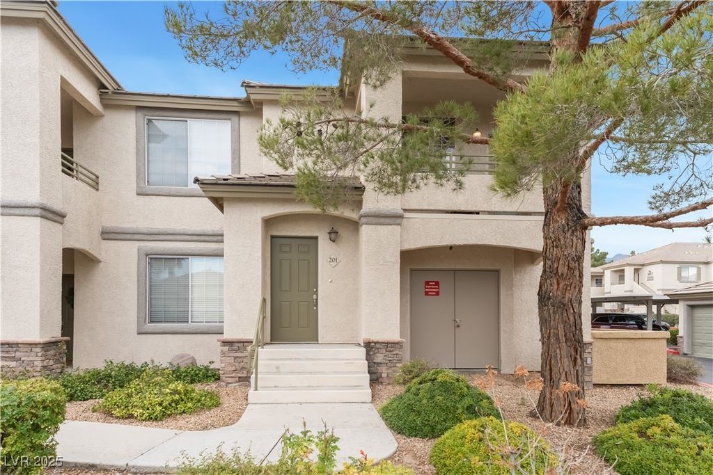 1609 Queen Victoria Street 201, Las Vegas, NV 89144