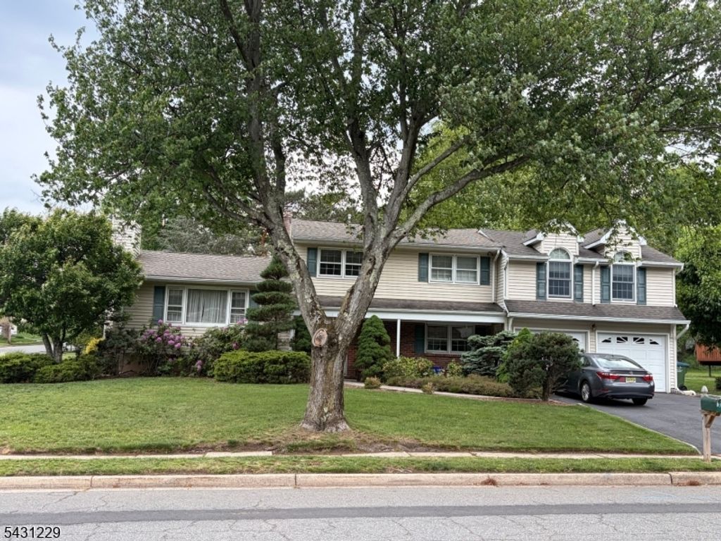 19 Annette Dr, Edison Twp., NJ 08820
