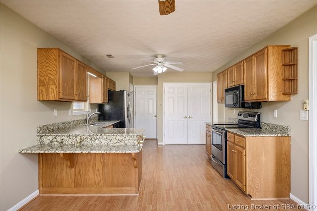 8416 Plum Valley Drive, Sellersburg, IN 47172