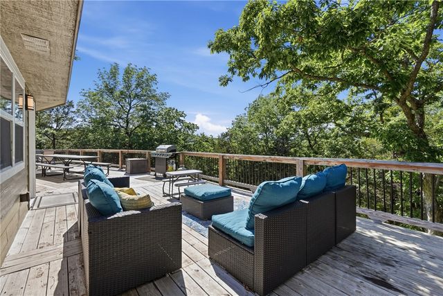 1 Dogwood Lane, Holiday Island, AR 72631
