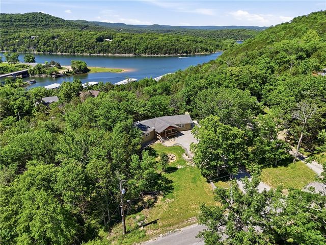1 Dogwood Lane, Holiday Island, AR 72631
