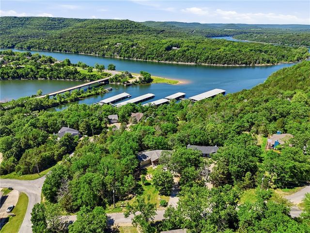 1 Dogwood Lane, Holiday Island, AR 72631
